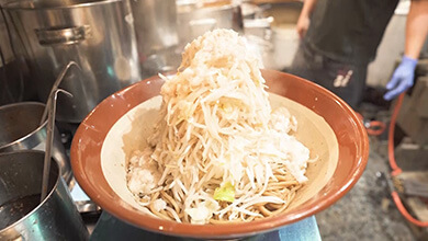 麺や 神やぐら / 鬼油そば メガ盛り