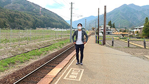 渕東駅・山岡秀喜（abnアナウンサー）｜春らんまん！上高地線で途中下車