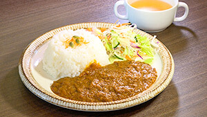 牛すじカレー（下町ひまわり）｜下諏訪町に移住者が大活躍する商店街があった！その２