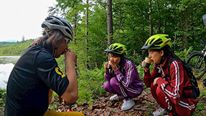 目的地に到着！大自然の中で味わう「おやつ」｜新発見！初夏の戸隠をEバイクで散策（信州をカーナビ ＵぐるっＴＶ 2023年6月24日 土曜 午後3時30分）