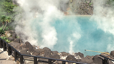 鮮やかなコバルトブルー「海地獄」|地獄?極楽? “日本一の温泉県”大分秋の旅 篇(2025年11月1日放送)