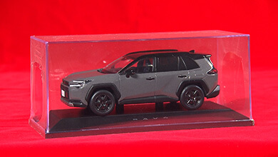 プレゼント：トヨタ 新型RAV4 オリジナル1/30 ミニカー