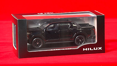 トヨタ　新型ハイラックス オリジナル1/30 ミニカー