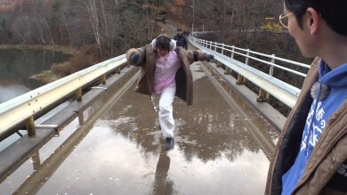 藤森慎吾　高木菜那　橋　水たまり