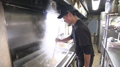 中野市　うどん　店主　藤森慎吾