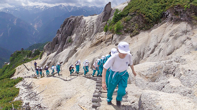 みんな一緒に!107人と行く学校登山【前編】(駅テレ)
