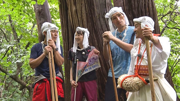 小菅神社奥社を目指す(三四六・篠原信一・中野希友未アナ)|篠原信一と三四六の元号ツアー! ~江戸時代から令和へ~