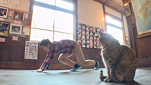 猫とおじいさんと木造校舎（いいね！信州スゴヂカラ）