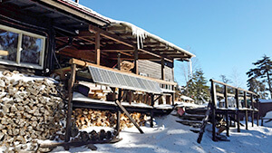 高見石小屋｜みんなの山 冬の八ヶ岳編 ぬくもりの山小屋をはしごして