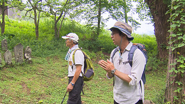 草田敏彦（abnアナウンサー）とガイド｜のんびり「塩の道」 ～小谷村・塩が運んだ古道を歩く～