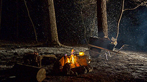 ハマる人続出！冬キャンプでたき火を楽しむ２
