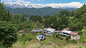 立屋地区と北アルプス｜おさんぽ先生 移住者続々!? 小川村のすすめ