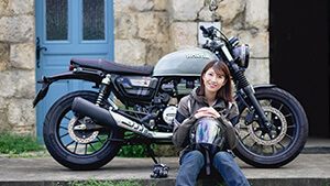 バイク誌でモデル タレントライダー・大関さおりさん（千曲市出身）｜バイクでＧＯ！ＧＯ！ 秋の白馬岩岳＆絶品おやきをめぐる旅