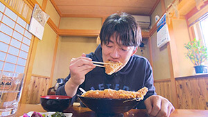 デカ盛り 1Kg超カツ丼・李紅蘭｜視聴者おすすめ！地元で愛される人気店 ～隠れ家的な和食店の海鮮丼＆コスパ良し！デカ盛り料理～