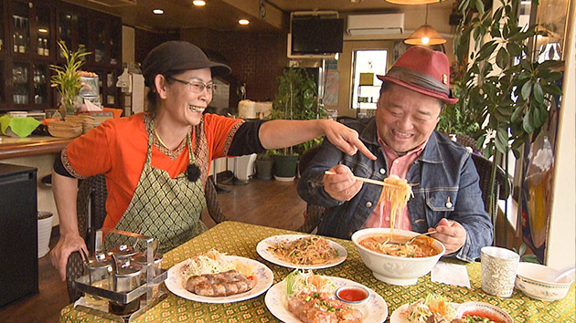 タイ家庭料理 アゲイン ティンの店｜海外気分でイイ気分！！ 外国人店主の絶品料理店 【中継】ドコが満開！？×ライブキッチン