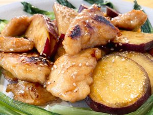 サツマイモと鶏肉の黒酢炒め（2025年10月25日）