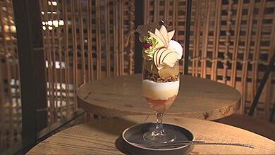 リンゴのパフェ（カフェ＆マルシェ イチニイ / 小布施町）カフェの秋限定メニュー