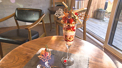 イチゴパフェ（ねこぽぽテラス / 長野市）