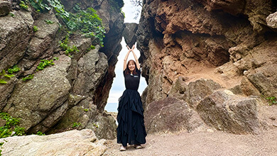 弁慶のはさみ岩（佐渡島）西村菜那子さん