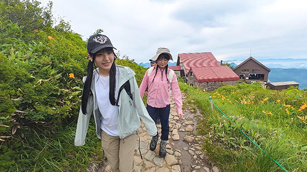 絶景!八方池トレッキング(SKE48 伊藤虹々美・伊藤実希)