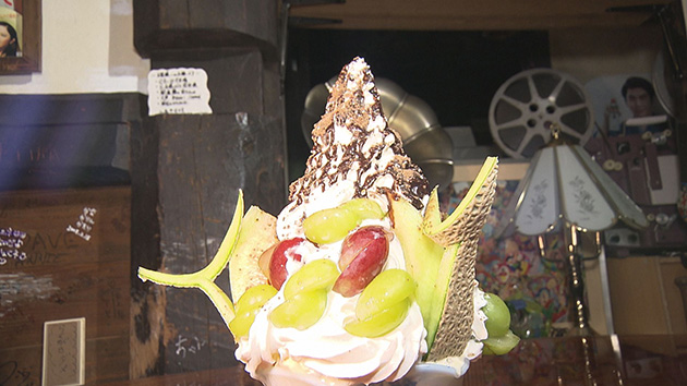 デカ盛りパフェ・喫茶のんのん（御代田町）
